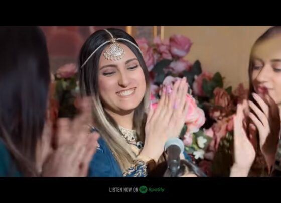 Sure, here are the lyrics to "Abrar's Entry Jamal Kudu" from the movie "Animal": Ahai Sia He Zangi Delamu Nakon Khun Naoaitu Rafti Kuja Manam Shu Majnun (Oh black haired, crazy heart, where have you gone, where am I, the madman?) Jamal Jamalak Jamaloo Jamal Kudu (Jamal, my beloved Jamal, my Jamal Kudu) Del Tumakhteki Sineh Oyai Arom Nimi Shineh Hal Yaosa Halel Yaosa Khos Twahao Nimi Khowsa Oyai Mar Mar Sine Belarjun Belarjun Belarjun Korteye Schamartak Bescharkhun Bescharkhun Bescharkhun (Your chest is a fire oven, my life shines in it, like fire, like embers, like hot coal, my breath burns inside, beating, beating, beating, playing the drums, dancing, dancing, dancing) Jamal Jamalak Jamaloo Jamal Kudu (Jamal, my beloved Jamal, my Jamal Kudu) Ahai Sia He Zangi Delamu Nakon Khun Naoaitu Rafti Kuja Manam Shu Majnun (Oh black haired, crazy heart, where have you gone, where am I, the madman?) Jamal Jamalak Jamaloo Jamal Kudu (Jamal, my beloved Jamal, my Jamal Kudu)