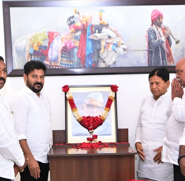 Revanth Reddy, Chief Minister of Telangana, paid glowing tributes to Konda Laxman Bapuji, a renowned freedom fighter and prominent Telangana activist, on the occasion of his death anniversary. The tribute took place at the CM's residence in Jubilee Hills, where Revanth Reddy, along with other Congress leaders, honored Bapuji by garlanding his portrait. Konda Laxman Bapuji: A Leader of the Masses Speaking on the occasion, CM Revanth Reddy praised Konda Laxman Bapuji as a great leader who dedicated his life to uplifting marginalized and underprivileged communities. He lauded Bapuji’s unyielding commitment to social justice and the betterment of weaker sections of society. The CM emphasized that Bapuji’s spirit would continue to guide the government’s efforts in serving the people. Honoring Konda Laxman Bapuji's Legacy In recognition of Bapuji's immense contributions, the Congress government had previously announced its decision to name the Indian Institute of Handloom Technology after Konda Laxman Bapuji. This gesture symbolizes the lasting impact of Bapuji’s work in promoting the welfare of artisans and handloom weavers, a cause he championed throughout his life. Official State Celebrations of Konda Laxman Bapuji's Birth Anniversary Further highlighting Bapuji's enduring legacy, the Telangana government has also decided to officially commemorate his birth anniversary on the 27th of this month. Chief Secretary Shanti Kumari issued orders to ensure that the celebrations take place across the state. These official events are expected to draw participation from all walks of life, paying homage to the leader who fought tirelessly for Telangana's cause. Padmashali Community Honors Bapuji In a related event, member