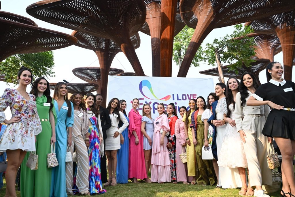 Global Beauty Queens Captivated by the Eternal Charm of Pillalamarri

In a celebration that gracefully united global elegance with regional heritage, international beauty pageant contestants participating in the Miss World competition in Hyderabad paid a memorable visit to Pillalamarri on Friday evening. Their arrival marked a significant moment, as representatives from across the world stood in awe of this living wonder of India.