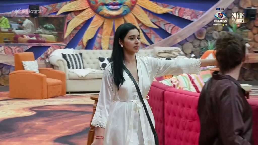 Bigg Boss 19 has once again captivated audiences across India, especially in bustling Mumbai where the show's energy mirrors the city's non-stop vibe. As the season progresses, viewers tune in eagerly to JioHotstar for the latest twists, turns, and heated confrontations that define this iconic reality series. In today's episode, the house erupts with raw emotions, from flirtatious banter to outright accusations of ungratefulness. Contestants like Ashnoor Kaur, Tanya Mittal, and Pookie Mridul Tiwari steal the spotlight, delivering moments that spark endless discussions on social media. This recap dives deep into the drama, analyzing key interactions and what they mean for the housemates' journeys. Whether you're a die-hard fan in Mumbai searching for Bigg Boss 19 updates or a casual viewer catching up on the buzz, this article uncovers every juicy detail. Understanding Bigg Boss 19: The Ultimate Reality TV Phenomenon in India Bigg Boss stands as one of India's most beloved reality shows, drawing millions of viewers each season with its blend of celebrity drama, strategic gameplay, and unfiltered human interactions. Hosted by the charismatic Salman Khan, the series locks contestants inside a lavish yet isolating house, where cameras capture every whisper, argument, and alliance. Season 19, airing live on JioHotstar, builds on this legacy by introducing a diverse mix of actors, influencers, and personalities who bring their unique flavors to the table. This year, the show emphasizes themes of authenticity, gratitude, and personal growth, but as today's episode reveals, not everyone embodies these ideals. Mumbai, the entertainment capital, serves as the perfect backdrop for such high-stakes drama, with fans flocking to local cafes and online forums to dissect episodes. Searches for "Bigg Boss 19 latest episode" and "Bigg Boss 19 contestants drama" surge daily, reflecting the show's grip on pop culture. In this edition, we witness how small misunderstandings escalate into full-blown feuds, reminding us why Bigg Boss remains unbeatable in the reality TV arena. The episode kicks off with everyday house chores turning into battlegrounds, highlighting the contestants' true colors. From morning routines to late-night confessions, the dynamics shift rapidly, keeping viewers on the edge of their seats. As we explore the key moments, remember that Bigg Boss 19 isn't just entertainment—it's a mirror to societal behaviors, amplified under constant scrutiny. Ashnoor Kaur's Bold Attitude: A Clash of Generations in the Bigg Boss House Ashnoor Kaur, the young and vibrant actress known for her roles in popular TV serials, enters the spotlight in today's episode with an attitude that rubs some housemates the wrong way. Viewers in Mumbai, who often search for "Ashnoor Kaur Bigg Boss 19 updates," witness her unapologetic demeanor firsthand. Tanya Mittal, an older contestant with a no-nonsense approach, calls out Ashnoor for what she perceives as rudeness and lack of gratitude. The tension builds during a routine conversation about household duties. Tanya expresses frustration, stating that she handles multiple tasks single-handedly, including chores for three people. Instead of appreciation, Ashnoor responds with a tone that Tanya finds dismissive and entitled. "You're being rude without any reason," Tanya confronts her directly. This moment escalates when Tanya points out the age difference—Ashnoor is about 10 years younger—and warns that she's holding back but could unleash her full force if pushed. Fans debate this interaction intensely. Some praise Ashnoor for her confidence, seeing it as a sign of modern youth standing their ground. Others side with Tanya, arguing that basic manners like saying "thank you" go a long way in a shared living space. In Mumbai's fast-paced life, where gratitude often gets overlooked, this scene resonates deeply. Ashnoor's defenders highlight her past achievements, from child acting in shows like "Yeh Rishta Kya Kehlata Hai" to her social media influence, suggesting her boldness stems from hard-earned success. As the episode unfolds, Ashnoor doesn't back down. She interrupts conversations, chats with an edge, and maintains her stance, leading Tanya to label her as "very ungrateful and rude." This label sticks, prompting discussions about generational gaps in the house. Older contestants like Tanya expect respect based on experience, while younger ones like Ashnoor prioritize equality and self-expression. Bigg Boss 19 masterfully captures this divide, making it a focal point for viewer engagement. Expanding on this, consider how such clashes drive the show's ratings. In previous seasons, similar attitude-based feuds—like those involving Sidharth Shukla or Shehnaaz Gill—became legendary. Ashnoor's approach might position her as a fan favorite or a villain, depending on editing and audience polls. For Mumbai residents following "Bigg Boss 19 Ashnoor Kaur controversy," this episode offers plenty of fodder for speculation. Tanya Mittal's Fiery Outburst: Calling Out Ungratefulness in Bigg Boss 19 Tanya Mittal emerges as a voice of reason—or frustration—in today's Bigg Boss 19 episode, directly addressing what she sees as Ashnoor's ungrateful behavior. Searches for "Tanya Mittal Bigg Boss 19 drama" spike as viewers relive her passionate monologue. Tanya doesn't mince words; she accuses Ashnoor of head-on fights without cause, emphasizing her own efforts in the house. "I did all your work, and you're giving me attitude instead of thanks," Tanya vents. She recounts waking up early, managing breakfast and dinner as one meal, and handling duties that others neglect. When Ashnoor questions who will do her tasks, Tanya snaps back, insisting on at least a token of appreciation. This exchange highlights a core Bigg Boss theme: the breakdown of civility under pressure. Tanya's background as a content creator and influencer adds layers to her reaction. Known for her straightforward videos on social issues, she brings that authenticity to the house. In Mumbai, where "Bigg Boss 19 Tanya Mittal updates" trend, fans appreciate her for standing up against perceived entitlement. She warns Ashnoor not to try rudeness with her, promising a strong comeback if provoked. This outburst isn't isolated. Tanya references past interactions where she felt dismissed, building a narrative of accumulated grievances. Viewers see her as the housemate who pulls no punches, much like strong personalities from past seasons such as Gauahar Khan. Her call for gratitude underscores a broader message: in the Bigg Boss house, alliances form through mutual respect, not demands. As the drama peaks, Tanya declares she won't address Ashnoor anymore, fixing nothing between them. This decision adds tension, as housemates navigate the fallout. For those searching "Bigg Boss 19 ungrateful contestants," Tanya's stance provides a relatable anchor, reminding everyone that even in reality TV, basic human decency matters. Pookie Mridul Tiwari's Flirtatious Charm: Stirring Romance Rumors in Bigg Boss 19 Pookie Mridul Tiwari, often called the house's resident charmer, injects lightness into the episode with his playful interactions. Mumbai fans googling "Pookie Mridul Bigg Boss 19 romance" get treated to scenes where he hypes up fellow contestants, particularly Tanya Mittal and Ashnoor Kaur. From the moment he enters, Pookie targets Ashnoor with compliments, calling her the best-dressed and most appealing. His antics don't stop there. He flirts with Natalia and others, but today's focus shifts to Tanya. Sitting with her, he praises her outfits and confidence, joking about how girls look great in nice clothes. "You stay so well-dressed morning and evening," he says, leading to banter about hype and reality. Pookie's style mixes humor with flirtation. When Tanya teases him, he retorts playfully, suggesting ways to respond to beauty without overhyping. "If a girl comes fully ready, tell her she hasn't bathed today," he quips, drawing laughs. This light-heartedness contrasts the heavier feuds, making Pookie a breath of fresh air. However, his charm raises questions. Is it genuine or strategic? In Bigg Boss, flirtations often lead to alliances or controversies. Pookie's attempts with multiple housemates echo past players like Paras Chhabra, who used charisma to navigate the game. For viewers in Mumbai seeking "Bigg Boss 19 Pookie Mridul highlights," his scenes offer entertainment amid the chaos. He even jokes about cooking, saying he'd never ask anyone for even a glass of water, emphasizing self-reliance. This ties into the gratitude theme, positioning Pookie as someone who values independence while enjoying playful connections. Bassir Bob's Aggressive Tactics: Echoes of Past Bigg Boss Villains Bassir Bob makes waves with his aggressive response to a minor issue with Kunishka Sadanand. Searches for "Bassir Bob Bigg Boss 19 fight" reveal a contestant who channels past aggressive players like Asim Riaz. A small disagreement blows up, with Bassir replying intensely, leading commentators to call him "dangerous." Observers note Bassir's strategy: start fights early to stay relevant. "He's grinding old tactics," one analysis suggests, referring to how he mixes aggression with calculated moves. In today's episode, this approach divides the house, as housemates question if such overreactions are necessary. Mumbai audiences, familiar with "Bigg Boss 19 aggressive contestants," see Bassir as a potential game-changer or early evictee. His behavior contrasts Pookie's charm, highlighting the show's diverse personalities. House Decisions and Nominations: Tension Builds in Bigg Boss 19 The episode features the first major decision, where housemates nominate someone least impressive. Amid warnings against influencing others, names fly, adding suspense. This segment, popular in "Bigg Boss 19 nominations updates," sets the stage for evictions. Contestants debate personalities, with some pushing for authenticity. The process reveals alliances and grudges, foreshadowing future drama. Fan Reactions and Predictions for Bigg Boss 19 Future Episodes Social media buzzes with reactions to today's events. Mumbai fans predict Ashnoor-Tanya feud escalating, while Pookie's flirtations might spark romances. Bassir's aggression could lead to isolation or stardom. Predictions include more tasks testing gratitude, with Salman Khan addressing issues in weekend episodes. Viewers anticipate twists like wildcards. Why Bigg Boss 19 Dominates Mumbai's Entertainment Scene In Mumbai, Bigg Boss 19 reigns supreme, blending drama with cultural insights. Its accessibility on JioHotstar ensures widespread viewership, with episodes like today's fueling endless chatter. Lessons from Today's Bigg Boss 19 Drama: Gratitude and Respect The episode teaches valuable lessons on gratitude. Tanya's call-out reminds us to appreciate help, while Ashnoor's attitude sparks debates on self-assertion. Comparing Bigg Boss 19 to Previous Seasons: Evolution of Drama Season 19 evolves from past ones, with more emphasis on emotional intelligence. Clashes resemble those in Season 13 but with fresh faces. Contestant Profiles: Deep Dive into Ashnoor, Tanya, and Pookie Ashnoor Kaur: Rising star with acting prowess. Tanya Mittal: Influencer known for boldness. Pookie Mridul: Charmer with social media fame. Behind-the-Scenes Insights: How Bigg Boss Captures Raw Emotions The show's format amplifies real interactions, making episodes authentic. Bigg Boss 19 Viewing Guide: Where to Watch in Mumbai Stream on JioHotstar; catch live feeds for unedited drama. Impact of Social Media on Bigg Boss 19 Popularity Platforms boost engagement, with hashtags trending daily. Final Thoughts: What to Expect Next in Bigg Boss 19 Today's episode sets up intense weeks ahead. Stay tuned for more Mumbai-centric updates.